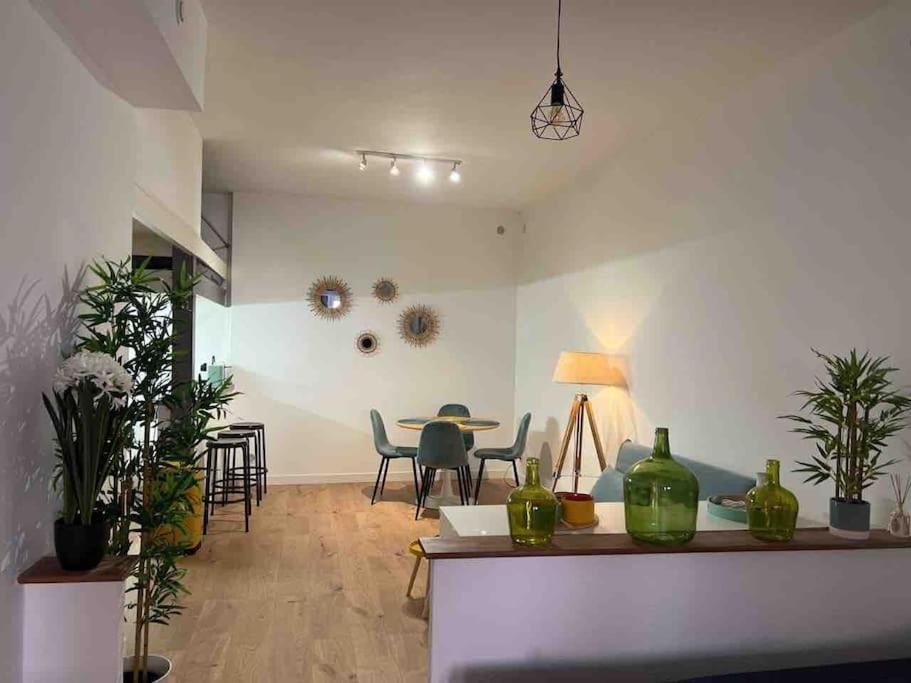 Апартаменты Loft - Centre Historique Вильфранш-сюр-Мер Экстерьер фото